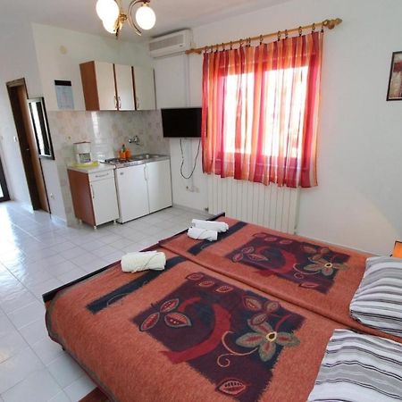 Apartments Jasna ロヴィニ エクステリア 写真
