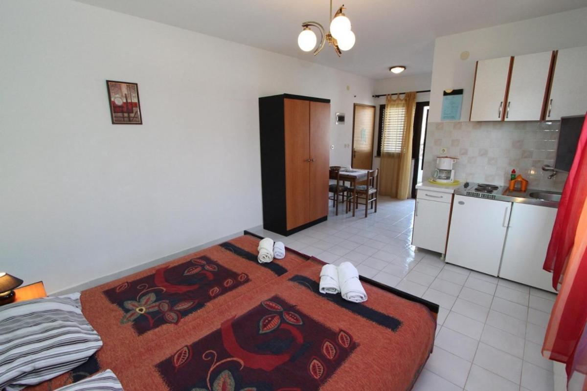 Apartments Jasna ロヴィニ エクステリア 写真