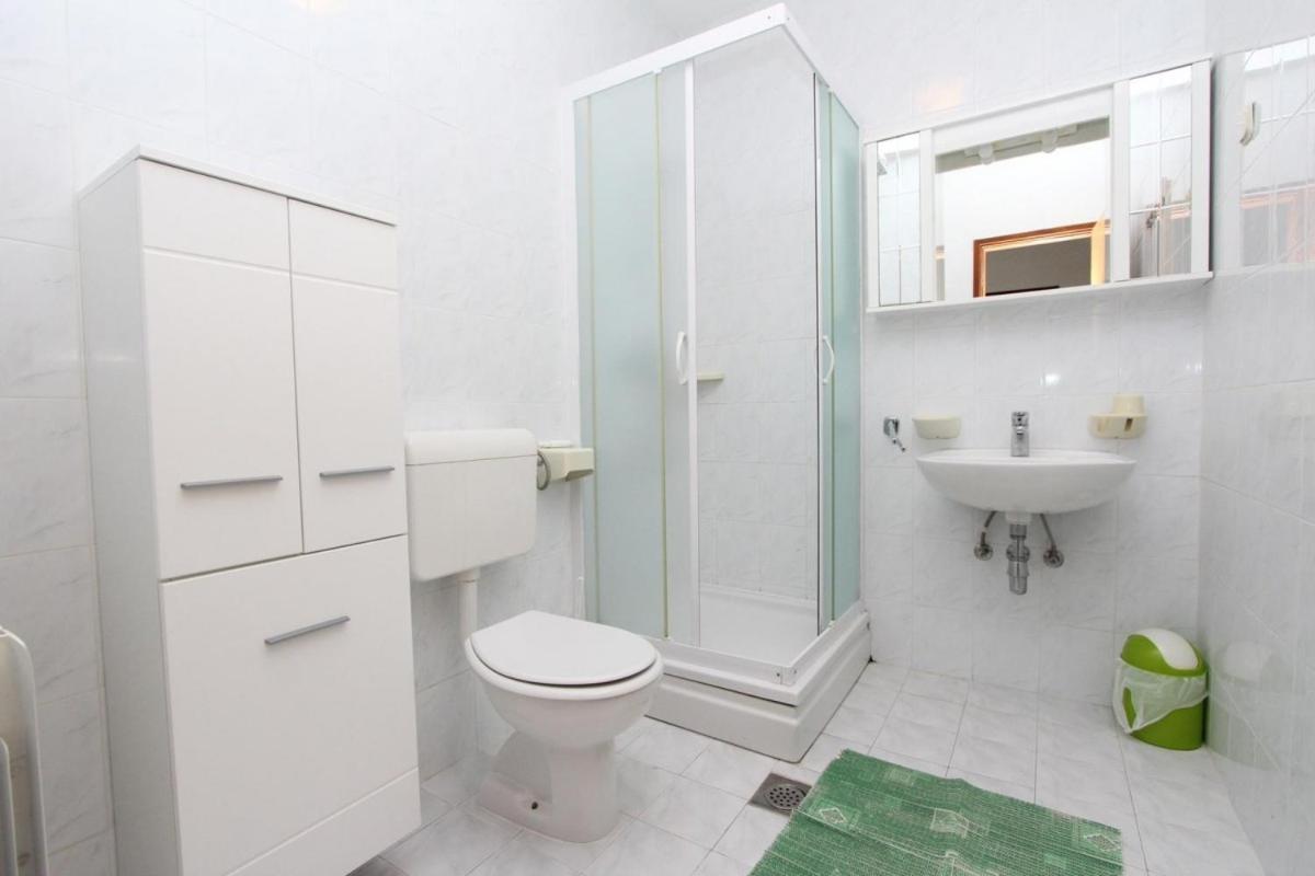 Apartments Jasna ロヴィニ エクステリア 写真